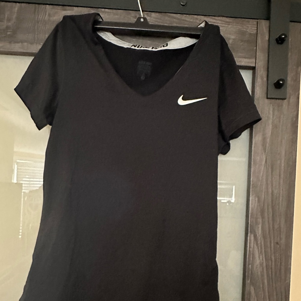 NWOT Nike dri—fit medium top